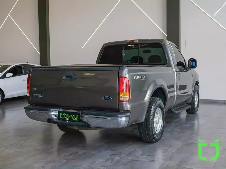 Ford F-250 Cinza 11