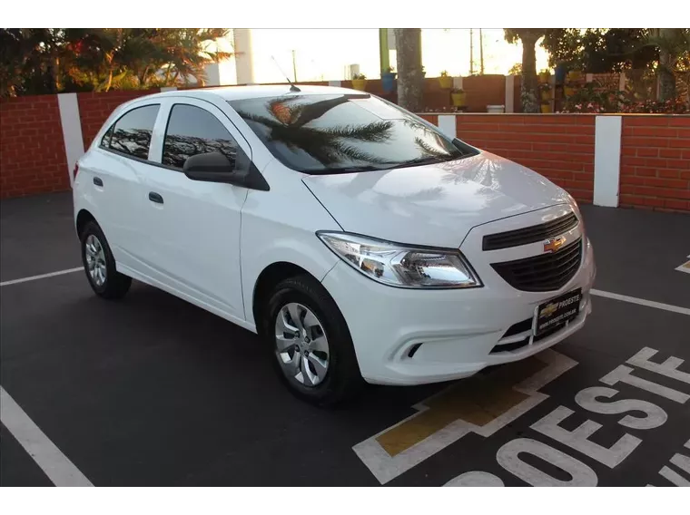 Chevrolet Onix Branco 7