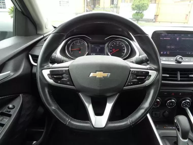 Chevrolet Onix Prata 17