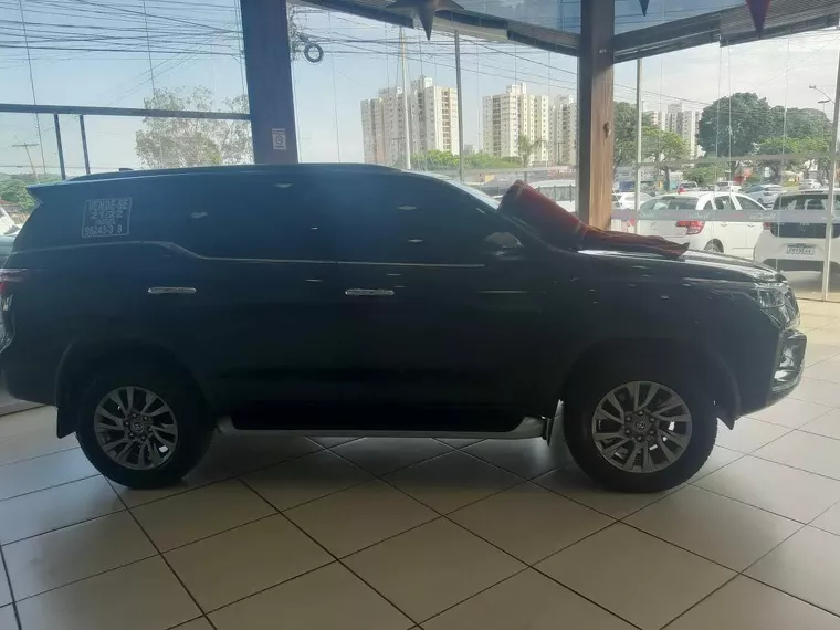 Toyota Hilux Preto 6