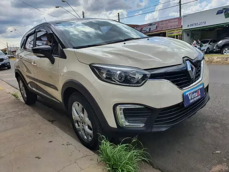 Renault Captur Bege 6