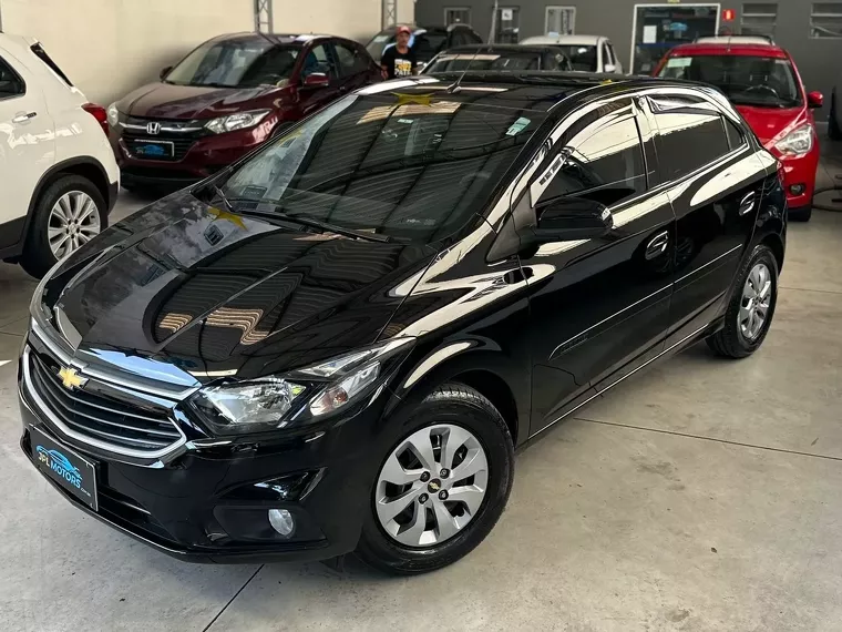 Chevrolet Onix Preto 4