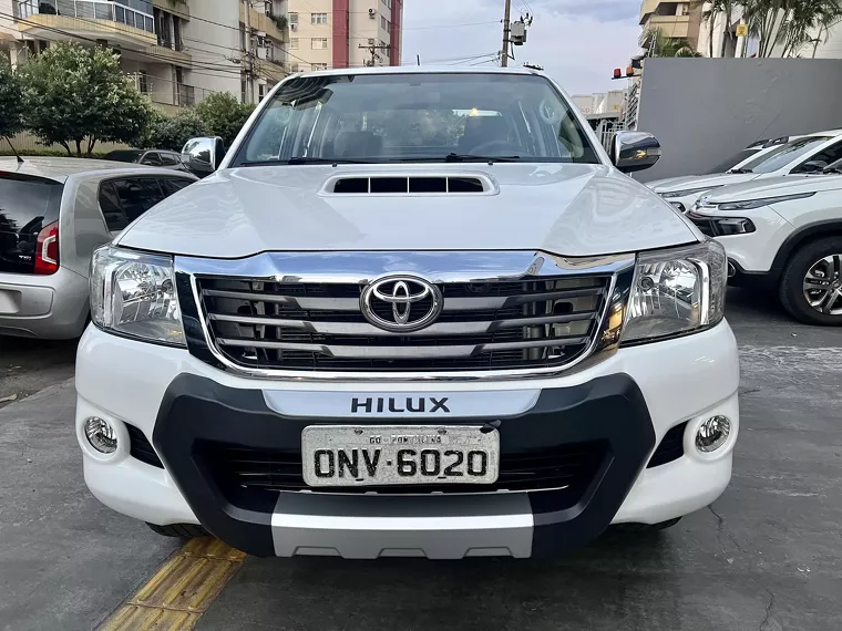 Toyota Hilux Branco 1