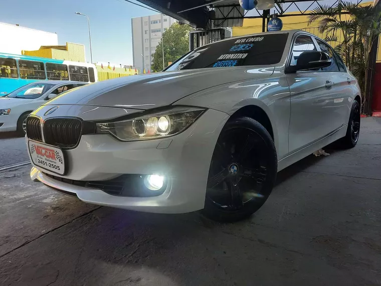 BMW 320i Branco 13