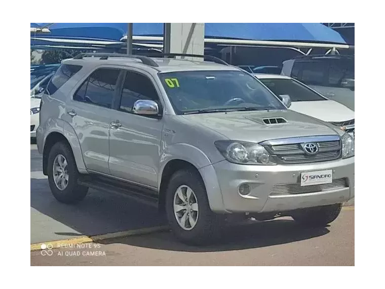 Toyota Hilux Prata 2