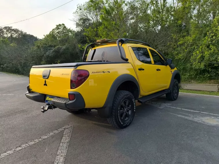 Mitsubishi L200 Triton Amarelo 4