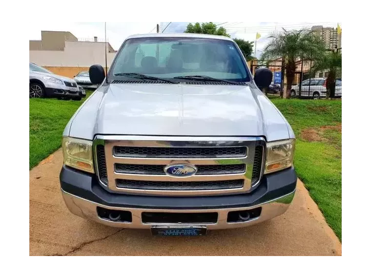 Ford F-250 Prata 1