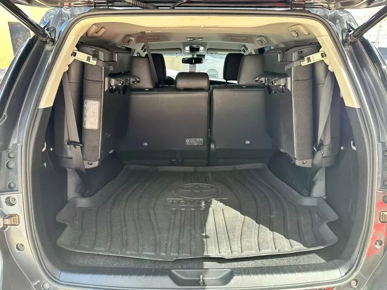 Toyota Hilux SW4 Cinza 6