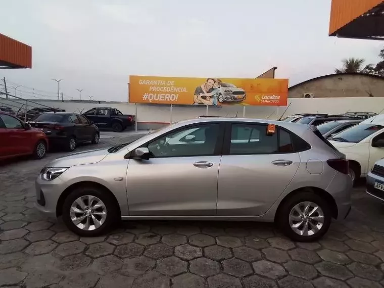 Chevrolet Onix Prata 4