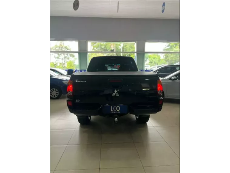 Mitsubishi L200 Triton Preto 5