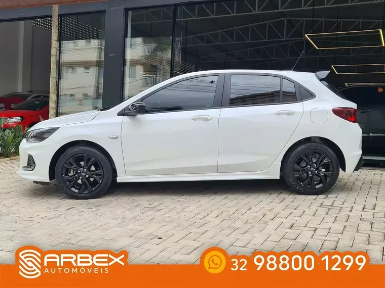 Chevrolet Onix Branco 6