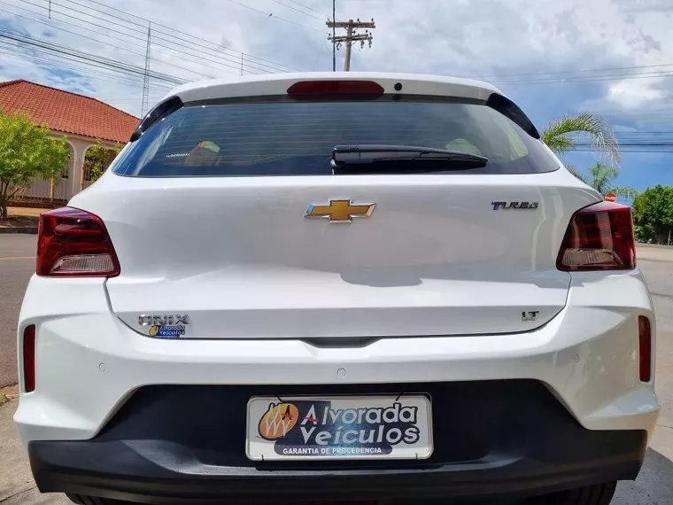 Chevrolet Onix Branco 4