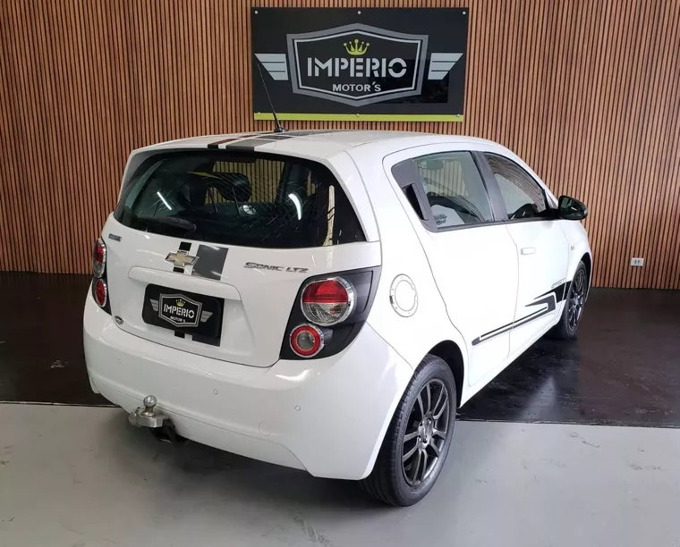 Chevrolet Sonic Branco 6