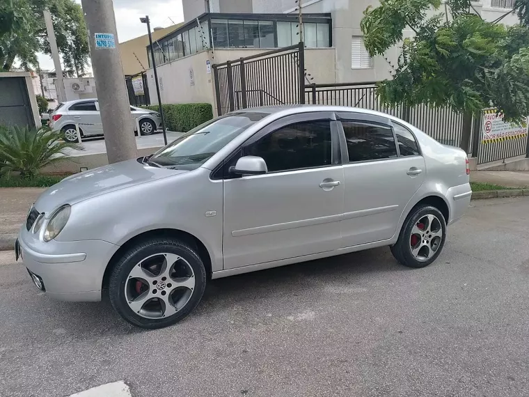 Volkswagen Polo Sedan Prata 9