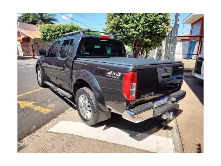 Nissan Frontier Preto 3