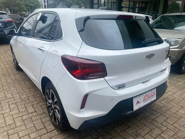 Chevrolet Onix Branco 10