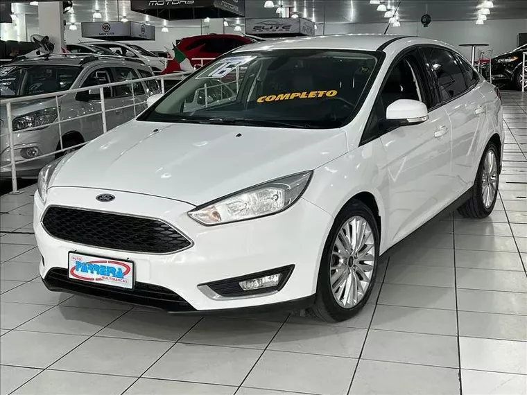 Ford Focus Branco 13