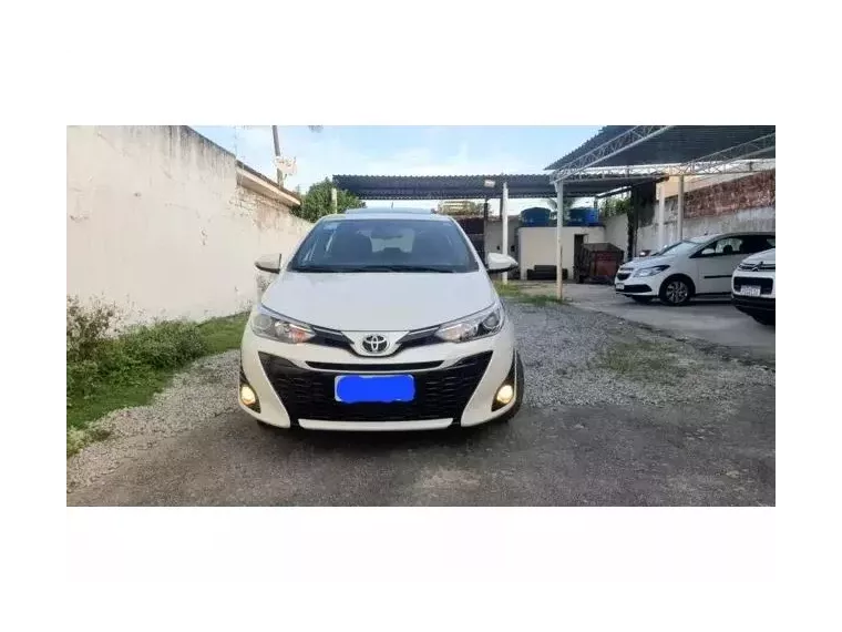 Toyota Yaris Branco 3