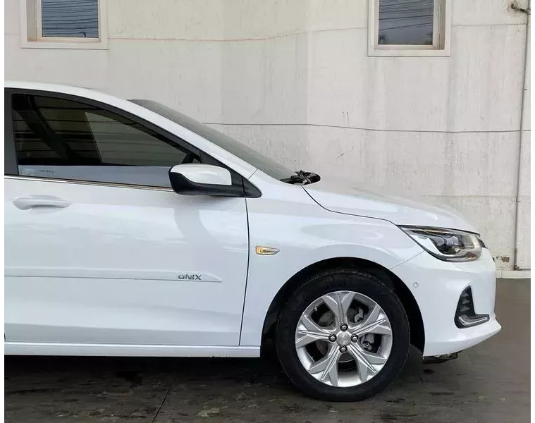 Chevrolet Onix Branco 12