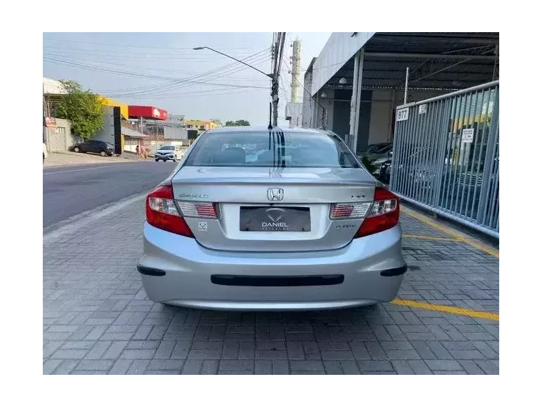 Honda Civic Prata 4