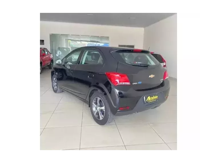 Chevrolet Onix Preto 3