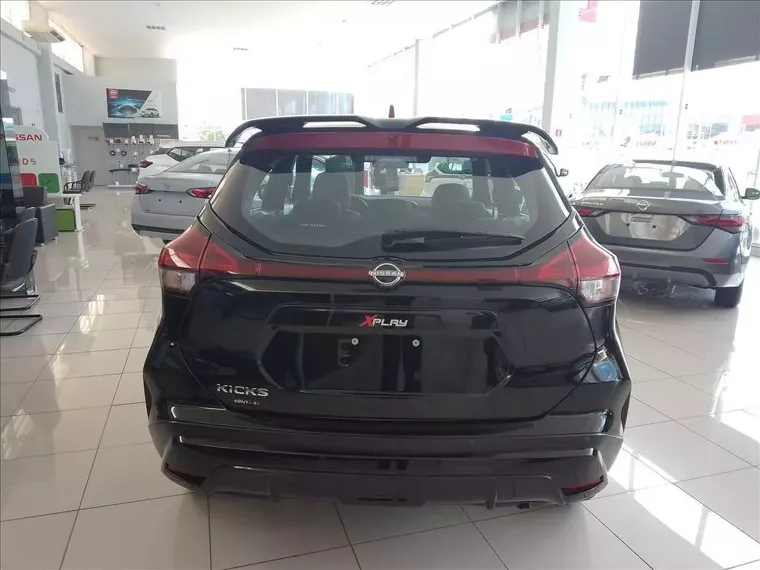 Nissan Kicks Preto 11