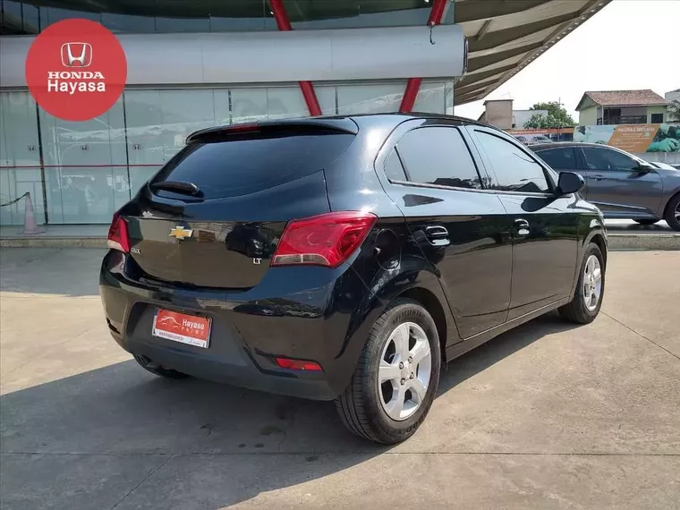 Chevrolet Onix Preto 5