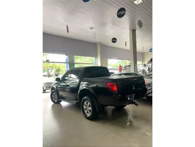 Mitsubishi L200 Triton Preto 8