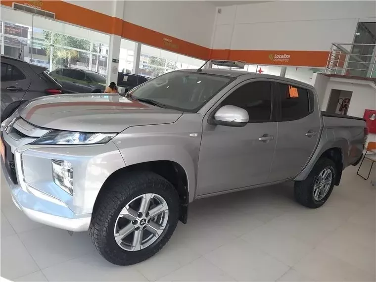 Mitsubishi L200 Triton Prata 4