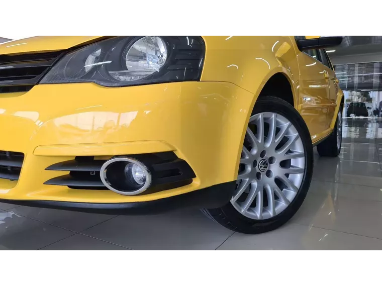 Volkswagen Golf Amarelo 3