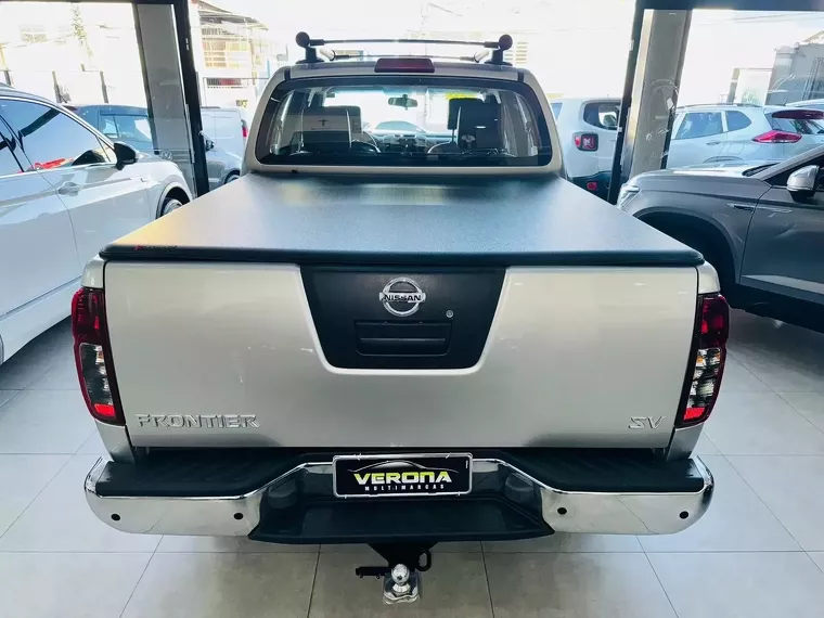 Nissan Frontier Prata 6