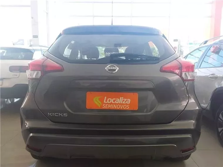 Nissan Kicks Cinza 4