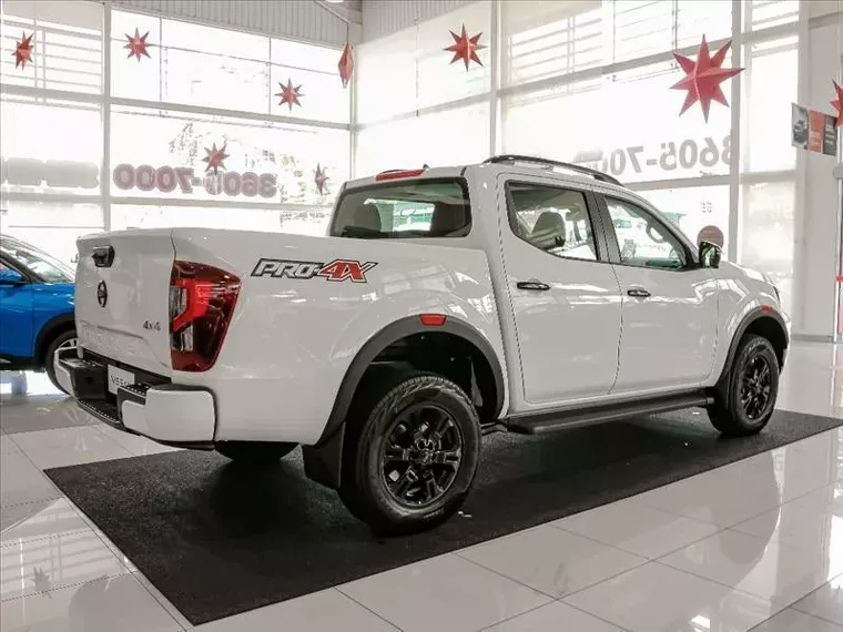 Nissan Frontier Branco 12