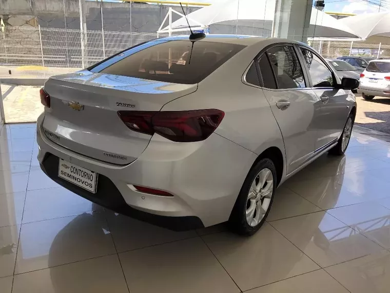 Chevrolet Onix Prata 8