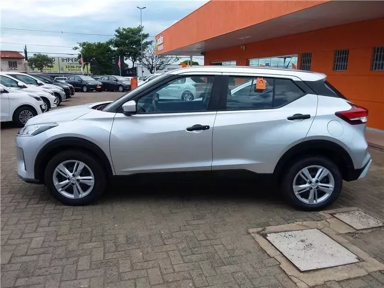 Nissan Kicks Prata 6