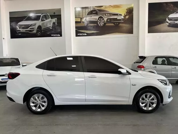 Chevrolet Onix Branco 4