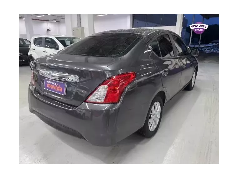 Nissan Versa Cinza 8