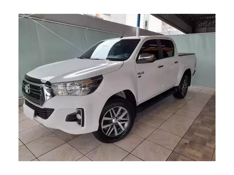 Toyota Hilux Branco 7