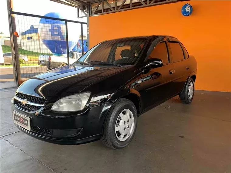 Chevrolet Classic Preto 10