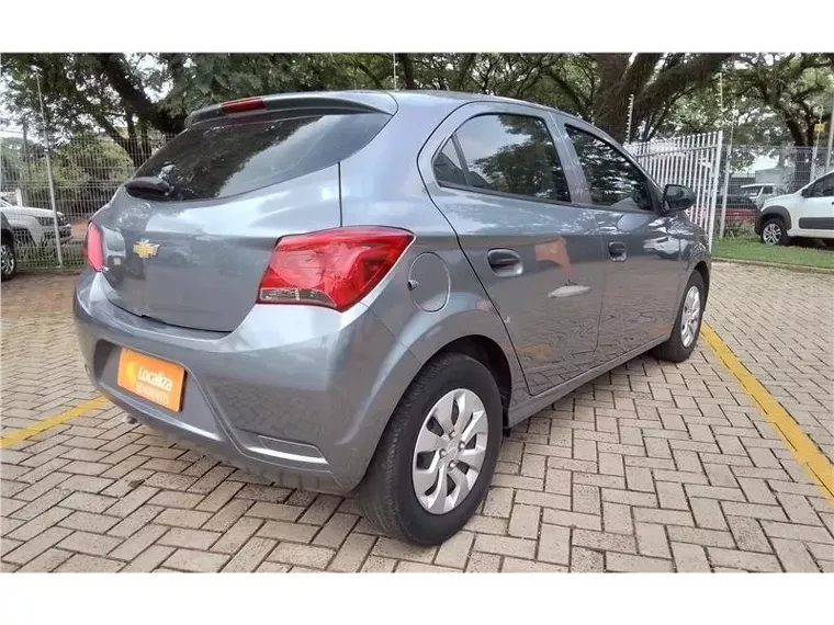 Chevrolet Onix Cinza 14