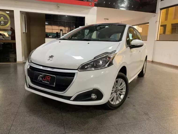 Peugeot 208 Branco 3