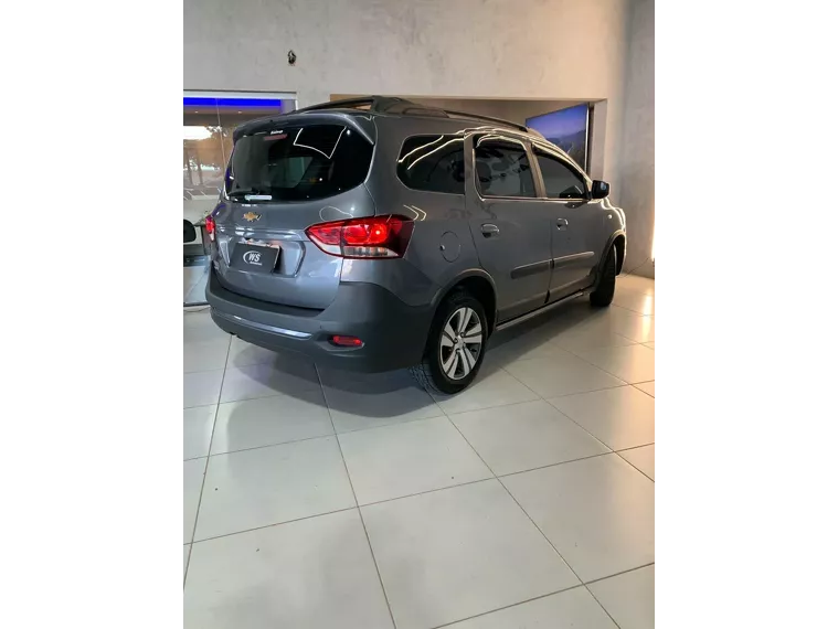 Chevrolet Spin Cinza 17