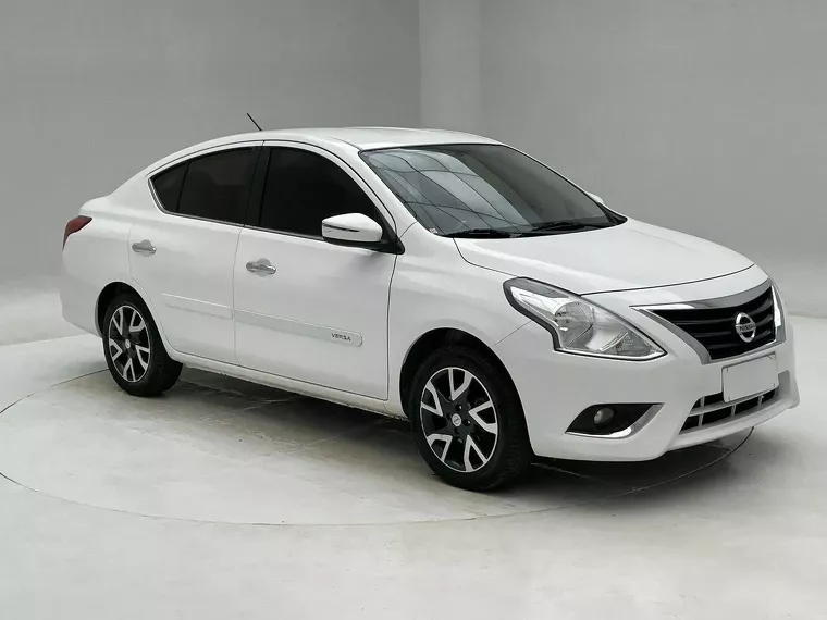 Nissan Versa Branco 9