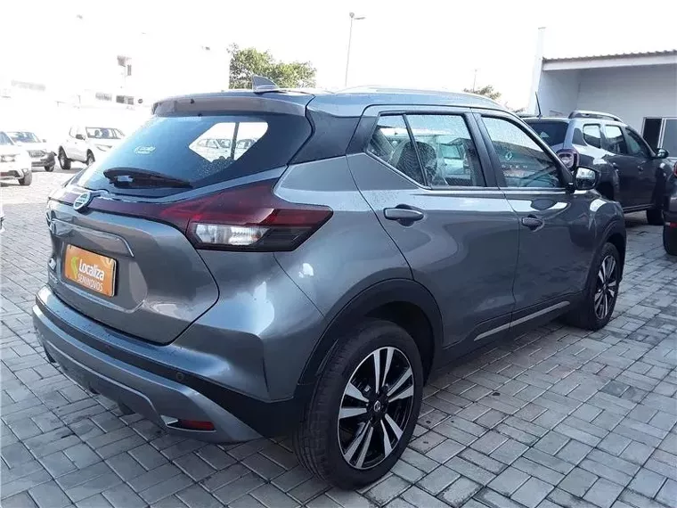 Nissan Kicks Cinza 2