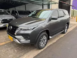 Toyota Hilux SW4
