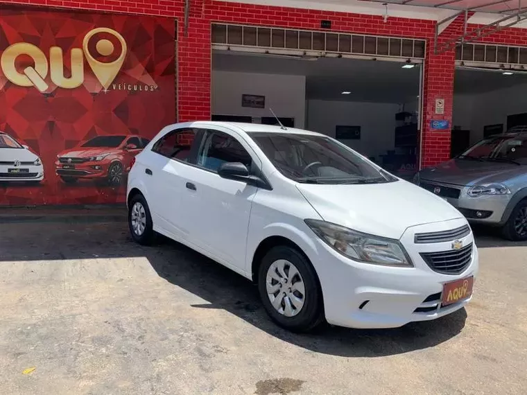 Chevrolet Onix Branco 7