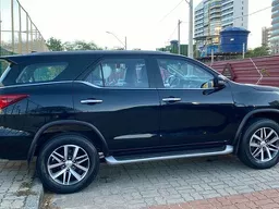 Toyota Hilux SW4