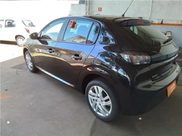 Peugeot 208 Preto 8