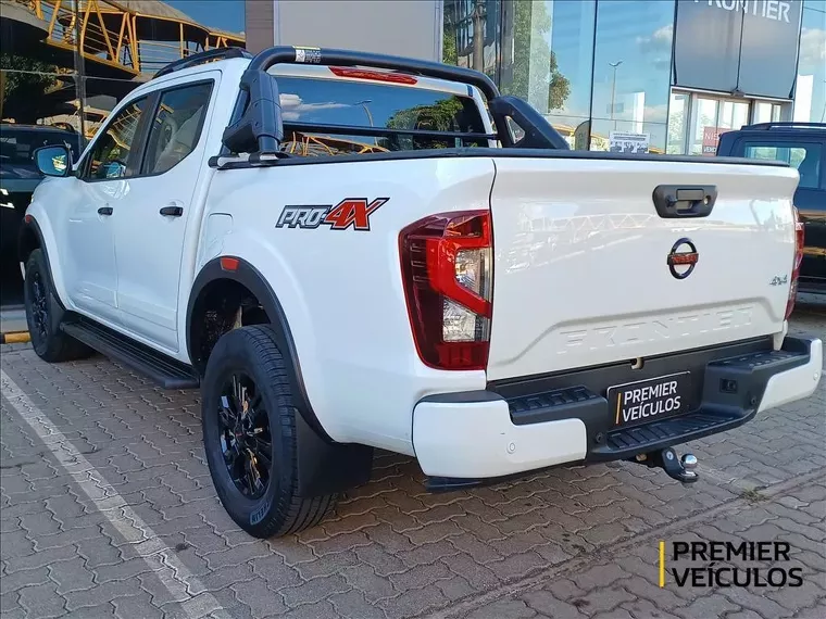 Nissan Frontier Branco 13