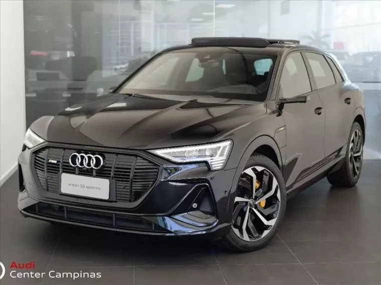 Audi E-tron Preto 17